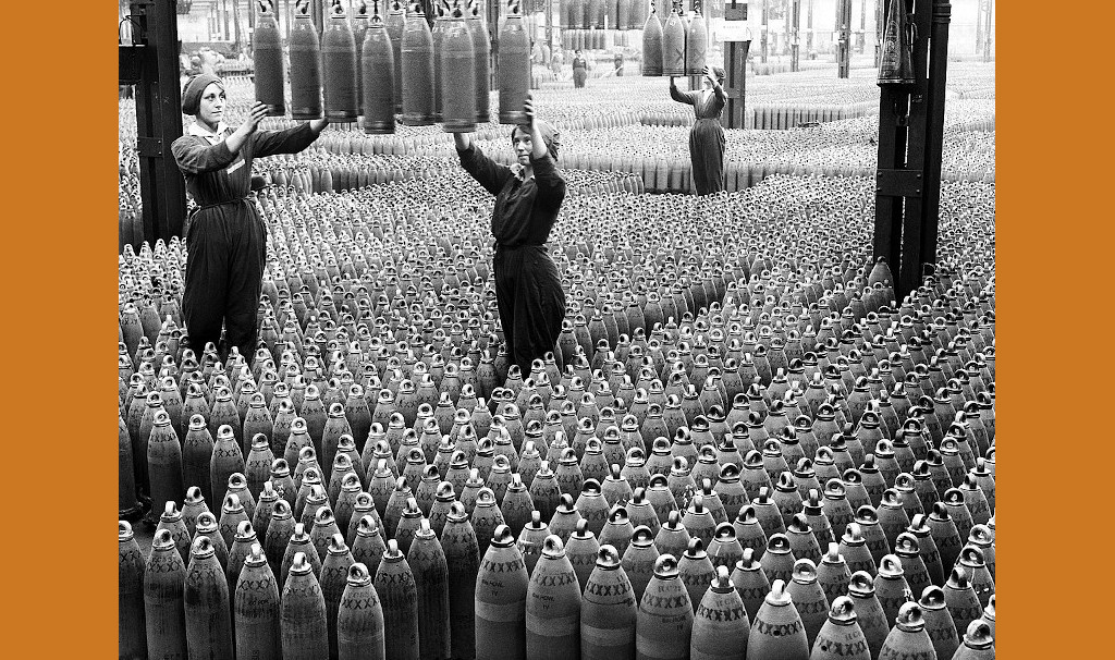 Women workers with artillery shell-filling factory, Chilwell, England, 1914