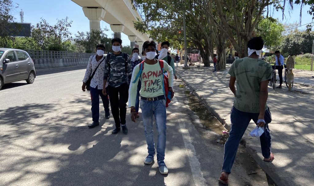 India: Migrant workers trying to make it home.