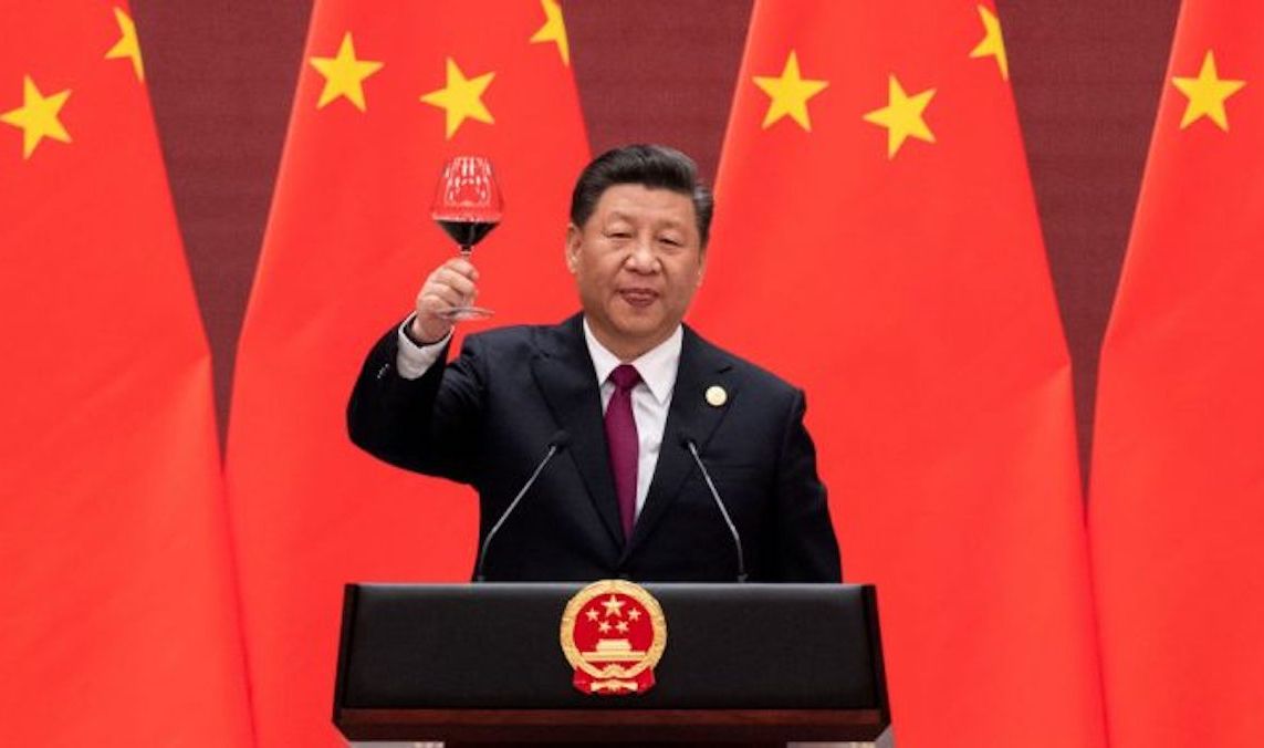 Chairman Xi Jinping raising a toast